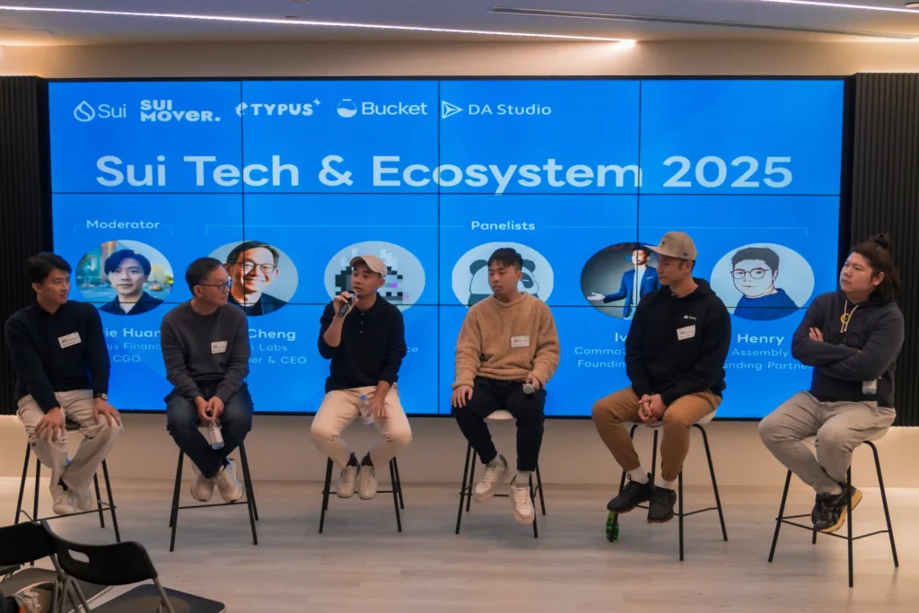 2025 Sui 區塊鏈前景解析:Mysten Labs CEO Evan Cheng 台北分享新手必知的技術突破與願景分享 圖、Sui 生態系關鍵人物共同探討 2025 年發展願景。左起:Typus Finance CGO Kyrie、Mysten Labs 共同創辦人暨執行長 Evan Cheng、Typus Finance CEO Tommy、Bucket Protocol CEO Damien、Assembly Partners 創始合夥人 Ivan 與 Assembly Partners 創始合夥人 Henry 等。